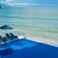 Lux Beachfront Full-Floor Residence