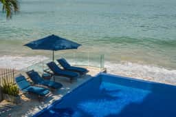 Lux Beachfront Full-Floor Residence - Image 2