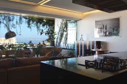 The Jungle - SOHO luxury with Chef's kitchen. - Image 2