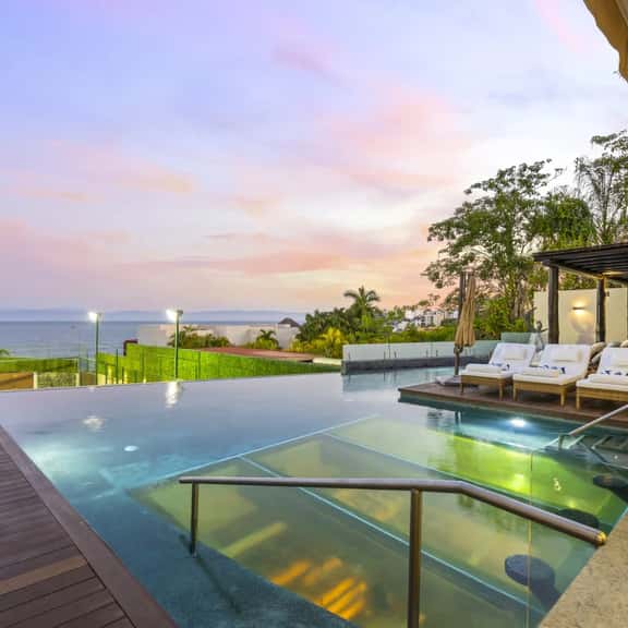 Resort-Style Villa w/ Private Padel & Infinity Pool - Imagen 1