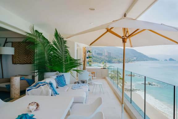 Full Floor Beachfront Luxury Apartment - Image 5