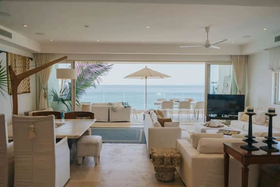 Full Floor Beachfront Luxury Apartment - Imagen 5