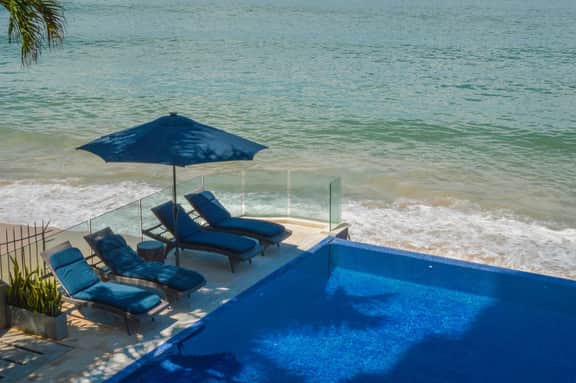 Lux Beachfront Full-Floor Residence - Image 2