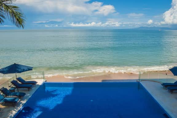 Lux Beachfront Full-Floor Residence - Image 3