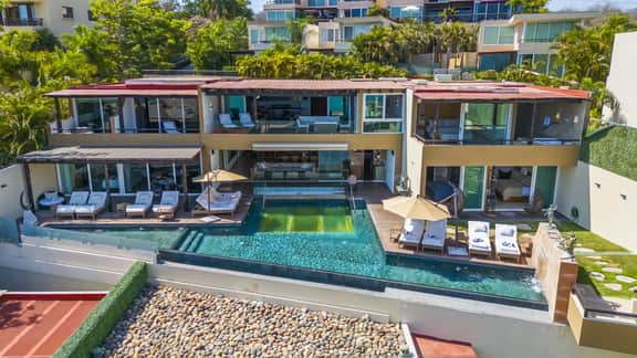 Resort-Style Villa w/ Private Padel & Infinity Pool - Image 4